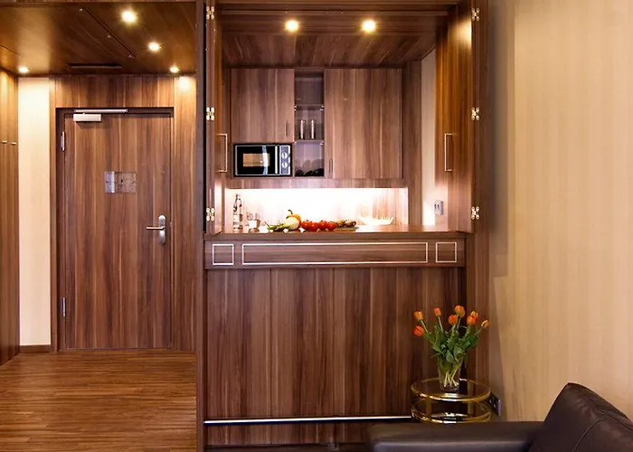 Отель Living 4*