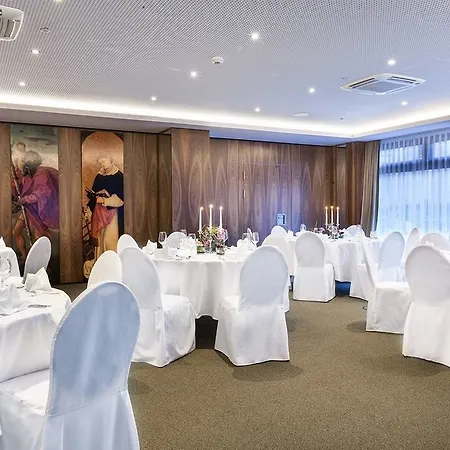 Living Hotel 4*